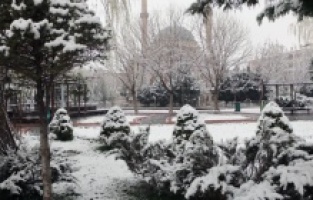 Nisan ayında yağan kar birçok ili beyaza bürüdü