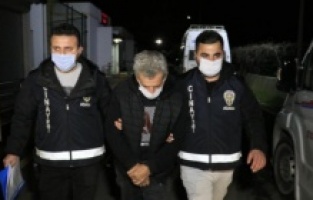 Arkadaşını öldürüp delilleri yok etmek için de evi temizledi