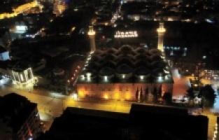 Ramazan mahyası geceyi aydınlattı