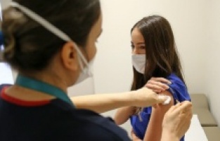 Sağlık Bakanlığınca uygulanan birinci ve ikinci doz toplam (Kovid-19) aşı miktarı 20 milyonu aştı