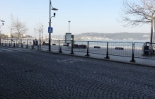 Sahiller yeniden bariyerlerle kapatıldı