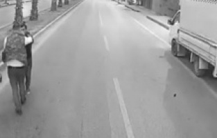 Antalyada sokak ortasında kadına şiddet