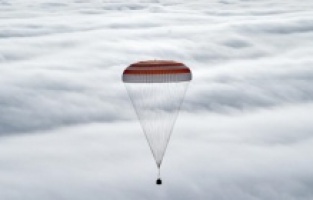 Soyuz MS-17 uzay aracıyla 3 astronot dünyaya döndü