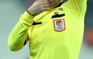 Süper Lig'de 39. hafta maçlarını yönetecek hakemler açıklandı