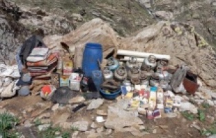 Tatvan'daki iki sığınağın içinde 5 adet el bombası ele geçirildi