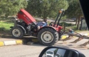 Traktör kullanırken kafasına beton kiriş düşen çiftçi hayatını kaybetti