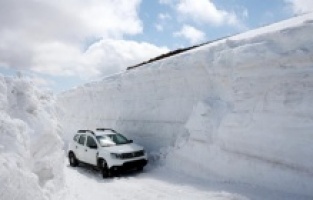 'Turizm cenneti Nemrut Krater Gölü'ne ulaşım için ekiplerin karla mücadelesi sürüyor