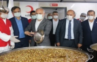 Türk Kızılayı, Diyarbakır’da 10 bin kişiye sıcak yemek sunmak için aşevi kurdu