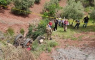 Uçuruma yuvarlanan traktörün sürücüsünden acı haber!