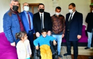 Yeşilyurt'ta engelli çocuğa engelli araç hediyesi