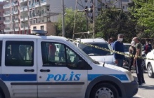 Yüksek sesle konuşma cinneti