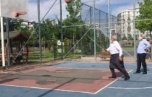 70'lik dedelerin basketbol şovu