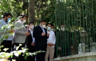 AK Parti İstanbul Gençlik Kolları, Necip Fazıl Kısakürek'i kabri başında andı