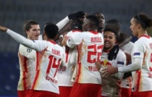 Almanya Kupası'nda ilk finalist Leipzig oldu.