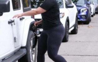 Ashley, formdan düşmemek için egzersizlerini aksatmıyor