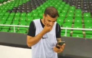 Babalık sevincini antrenmanda yaşadı