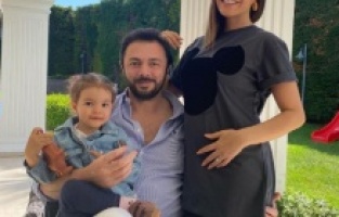 Bengü, ikinci çocuğuna hamile