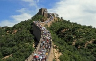 Çin Seddi ziyaretçi akınına uğradı