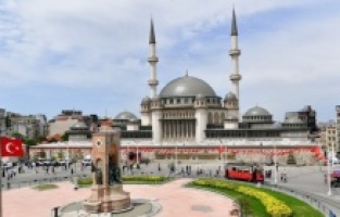 Cumhurbaşkanı Erdoğan 27 yıl önce Taksim Camii'ni işaret etmişti