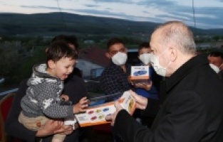 Erdoğan, hayvancılıkla uğraşan bir aileye iftarda konuk oldu