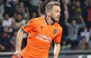 Edin Visca bordo mavili formaya çok yakın