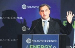 Eski Başbakanı dolandırdılar