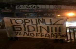 Fenerbahçe Stadı'na tepki parkartı: "Topunuz gidin"