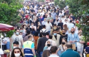 İğne atsan yere düşmeyecek