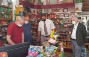 İhtiyaç sahiplerinin veresiye defterlerini sildiler