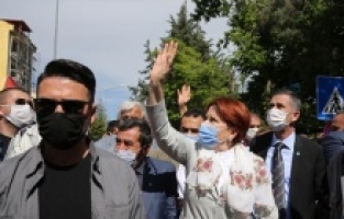 Akşener gazetecilerin sorularını yanıtladı