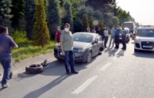 3 otomobilin karıştığı kazada 2 kişi yaralandı