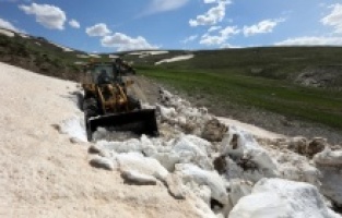 Mayıs ayında karla mücadele sürüyor