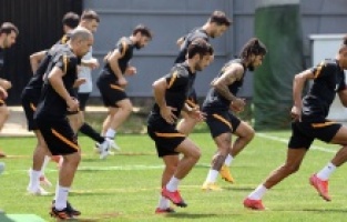 Onyekuru ve Yedlin kadroda