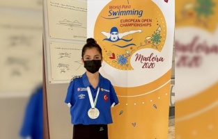 Paralimpik milli yüzücü Sevilay Öztürk, Avrupa ikincisi oldu