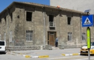 Tarihi Tekel binasının restorasyon çalışması başladı