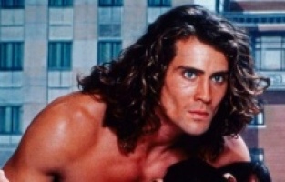 'Tarzan'ın içinde bulunduğu uçak düştü