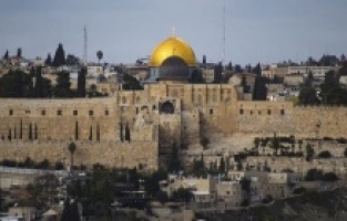 Yahudi işgalcilerden Mescid-i Aksa'ya baskın