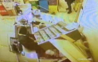 Zeytinburnu'nda şaşkın hırsızlar kamerada