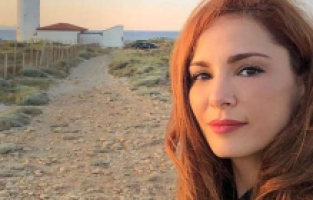 42 yaşında jakuziye girip poz verdi