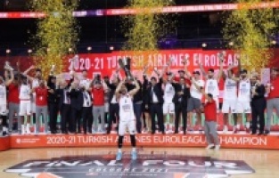 Anadolu Efes'in ilk işi Ata'ya ziyaret oldu