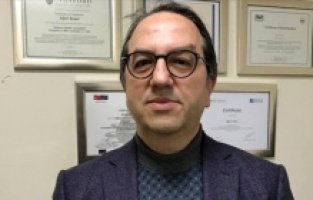 Bilim Kurulu Üyesi Prof. Dr. Alper Şener, "Açık alanda bayramlaşsak dahi maske ve mesafeye dikkat etmeliyiz.''