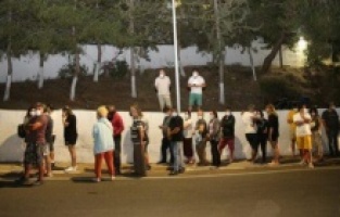 Bodrum'da gece yarısı metrelerce kuyruk oluştu