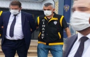 Cinayet işleyip takım elbiseyle teslim oldu