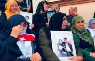 Diyarbakır'da acı nöbet devam ediyor