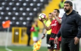 Fenerbahçe'nin teknik adamını Ümit Özat açıkladı