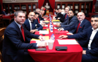 Galatasaray'da yeni yönetim ilk toplantısını Galatasaray Lisesi'nde yaptı