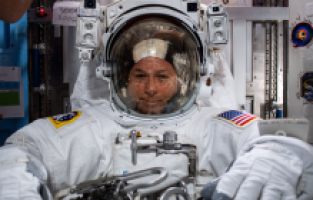 ISS’deki astronotlar uzay yürüyüşüne çıktı