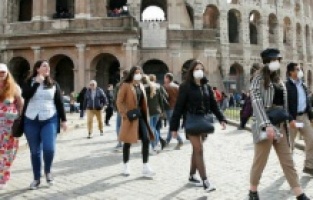 İtalya’da tünelin ucu göründü