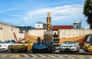 Lüks otomobiller tuzla buz oldu!