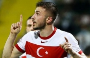 Milli takım iki futbolcunun kavgasıyla gündemde!